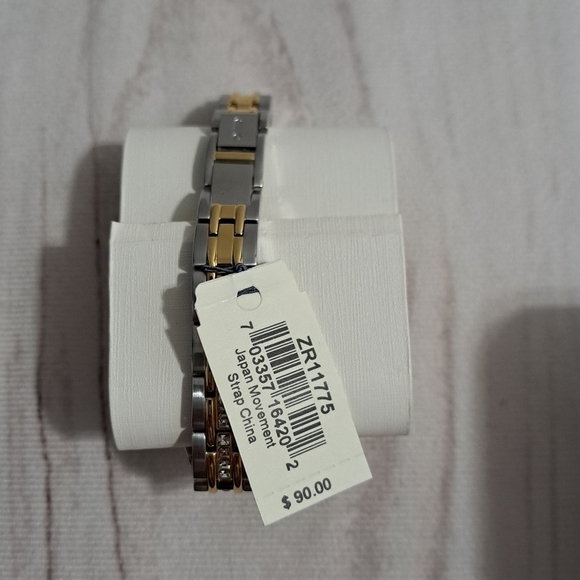 RELIC Watch Two Tone Clear Stones Needs a battery - Picture 7 of 10